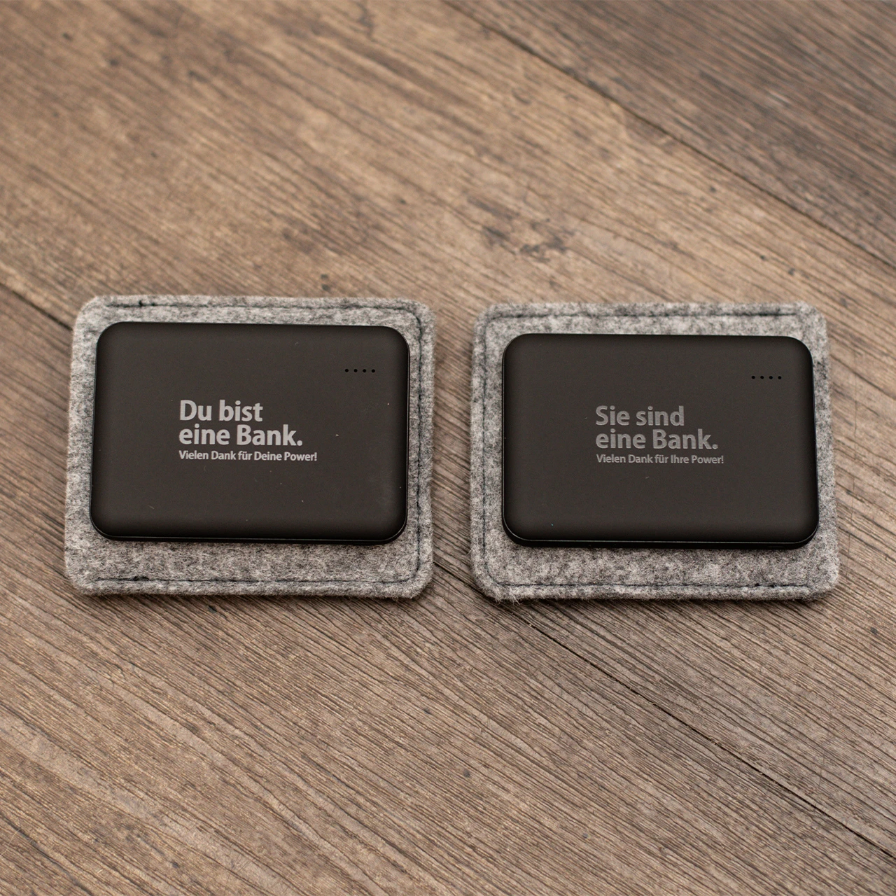 Powerbank „Du Bist Eine Bank" 6 Powerbank „Du Bist Eine Bank" – Bild 6