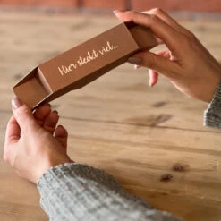 Geschenkverpackung "Ein Besonderer Genuss" - Rocher -KleineGeschen Geschaft Geschenkverpackung Schiff 2 86954NgsEq7lzjX2Ul